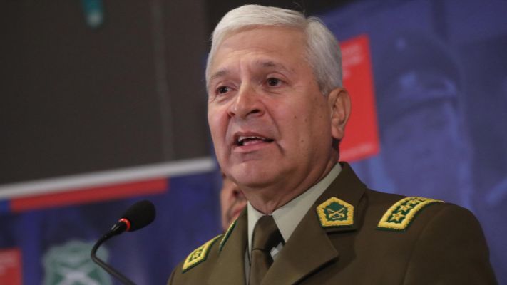 Harold Mayne-Nicholls incluye al exgeneral Yáñez en su equipo para la candidatura presidencial.