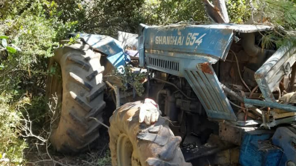 Fallece un hombre en Colbún al ser aplastado por un tractor que volcó durante actividades agrícolas.