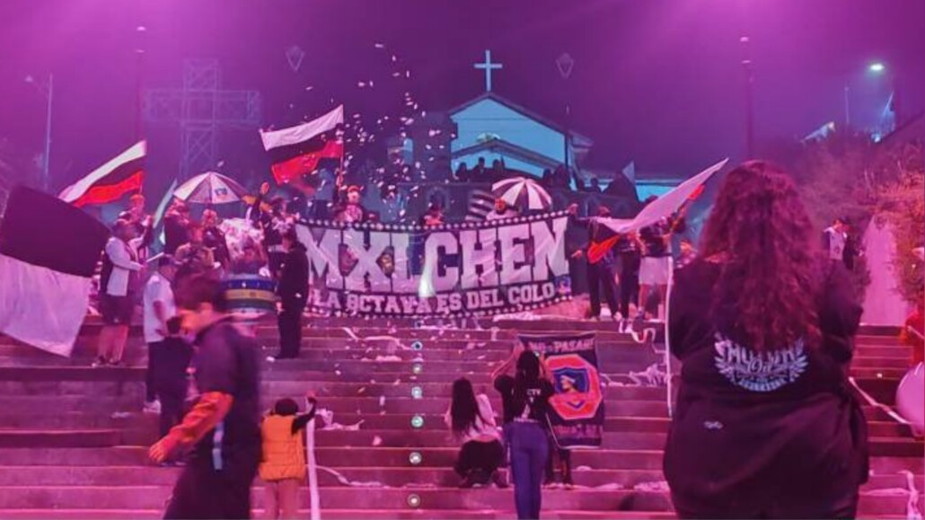 Aficionados festejan el centenario de Colo Colo en la Provincia del Biobío.
