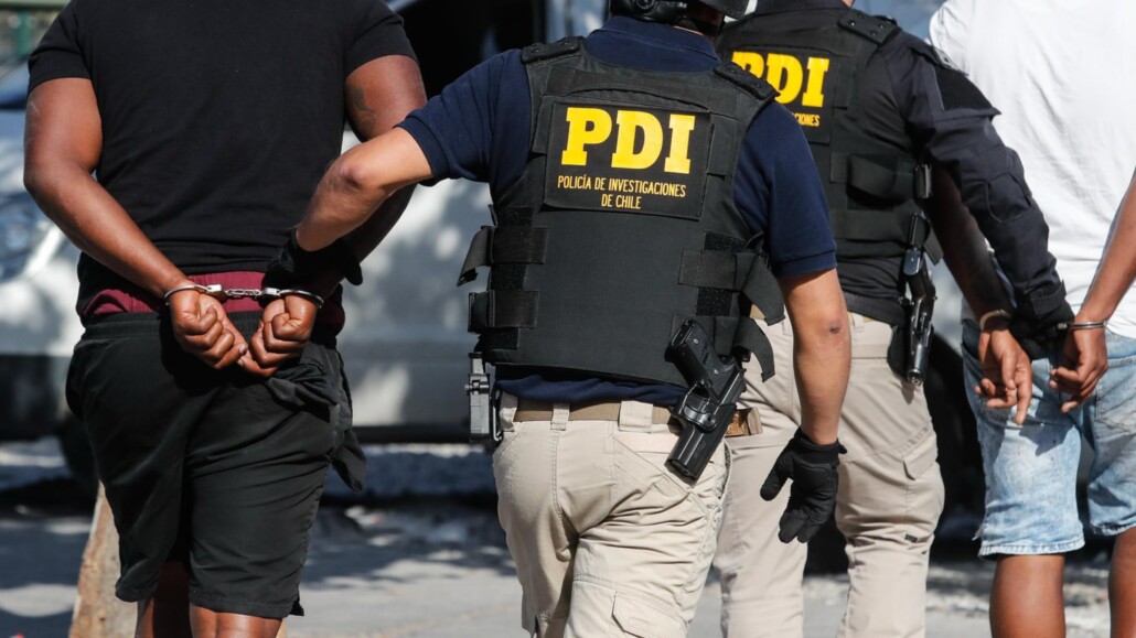 Desmantelan una banda criminal de extranjeros que operaba en Mulchén: hallan un laboratorio para la producción de drogas.