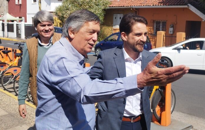 Frente Amplio y PC solicitan apoyo al PS ante las tensiones derivadas de la destitución de I. Allende como senadora.