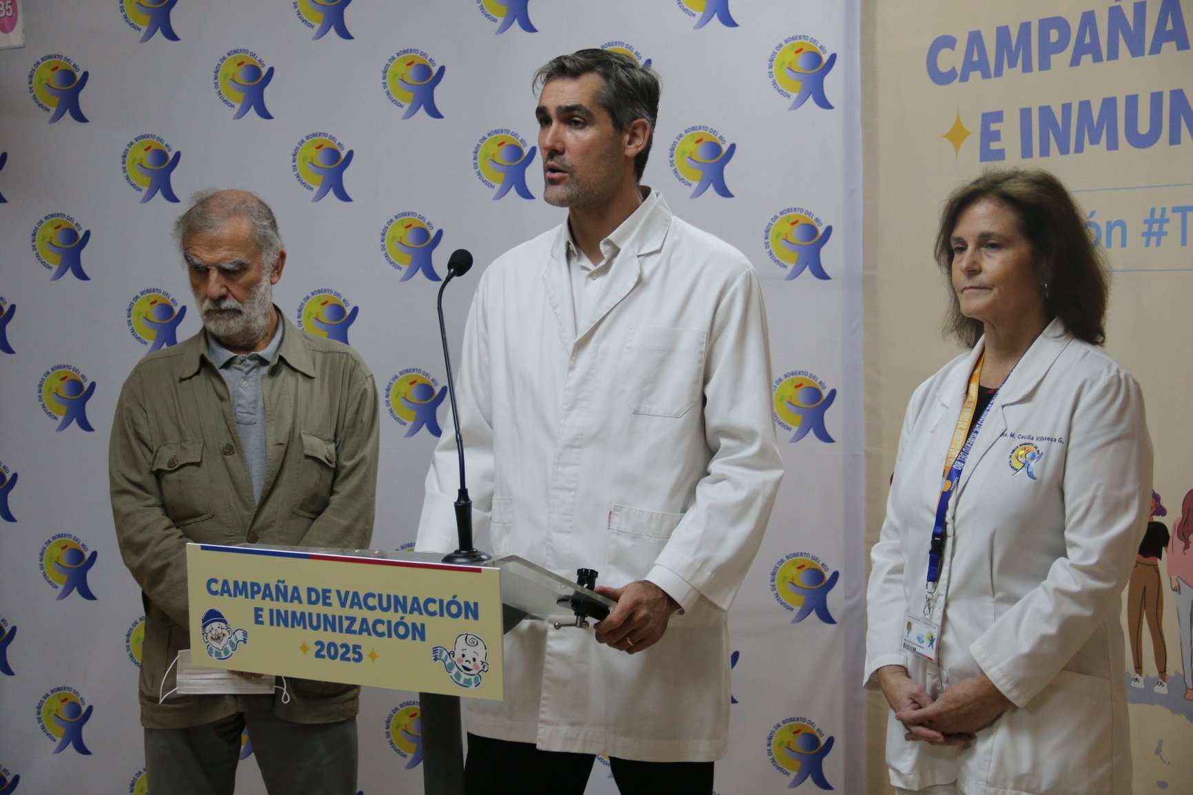 Hospital Dr. Roberto del Río: intensifican exhorto a la vacunación.