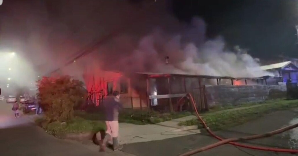 Incendio en Puerto Octay destruyó una vivienda y causó la muerte de un joven.