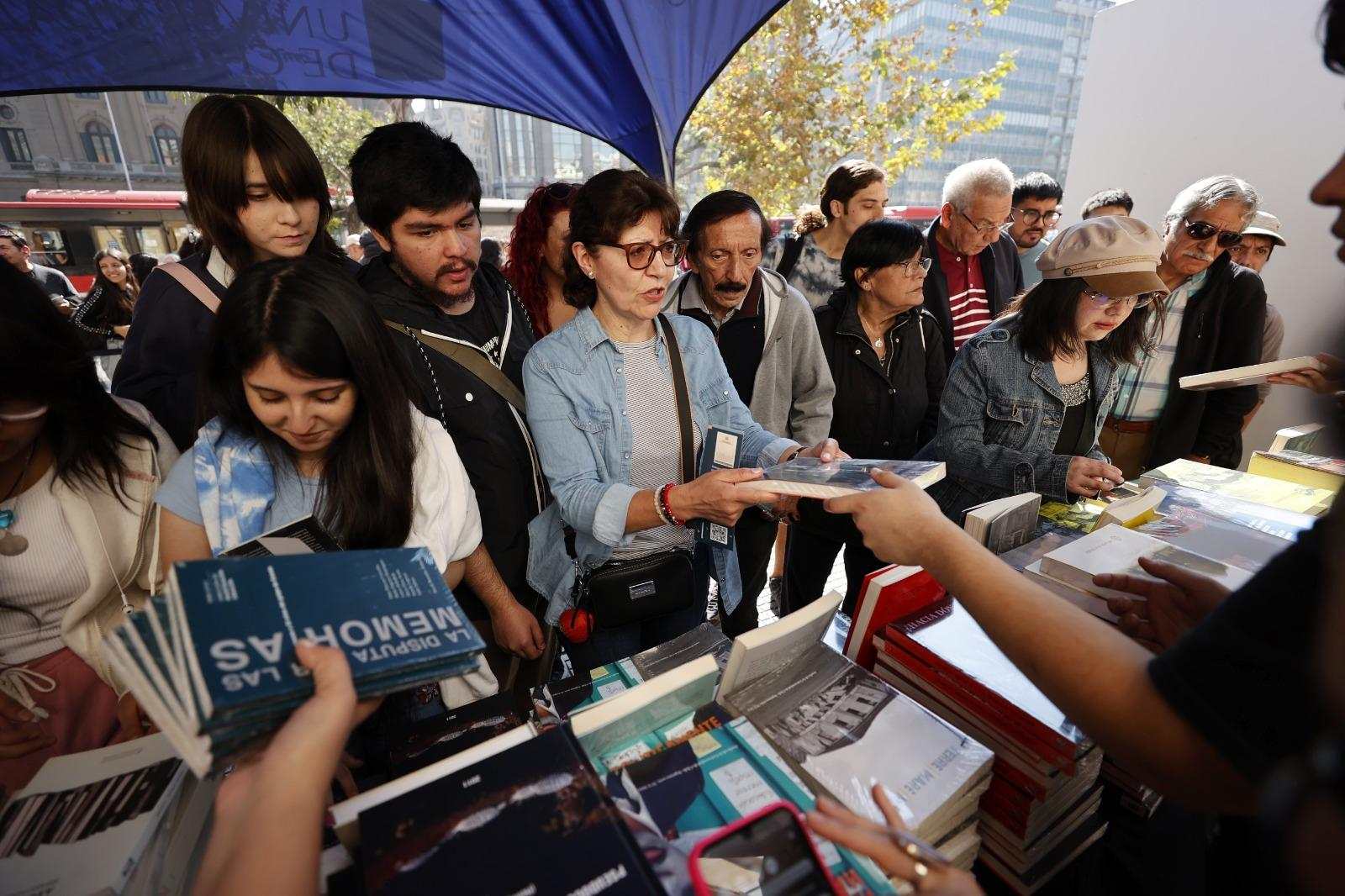 La U. de Chile ofrecerá gratuitamente textos de Neruda.