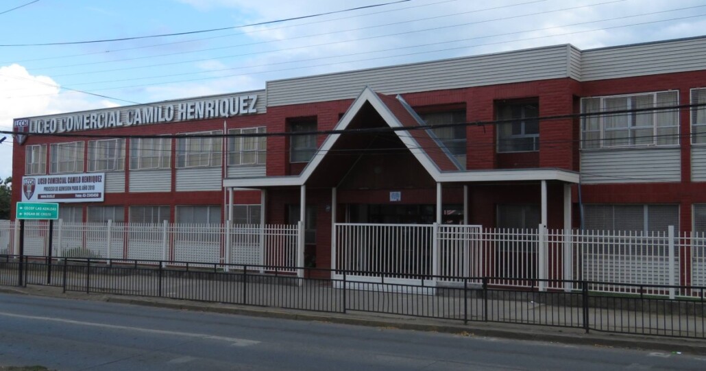 Alertan de un posible tiroteo y se implementa resguardo policial en Liceo de Los Ángeles.