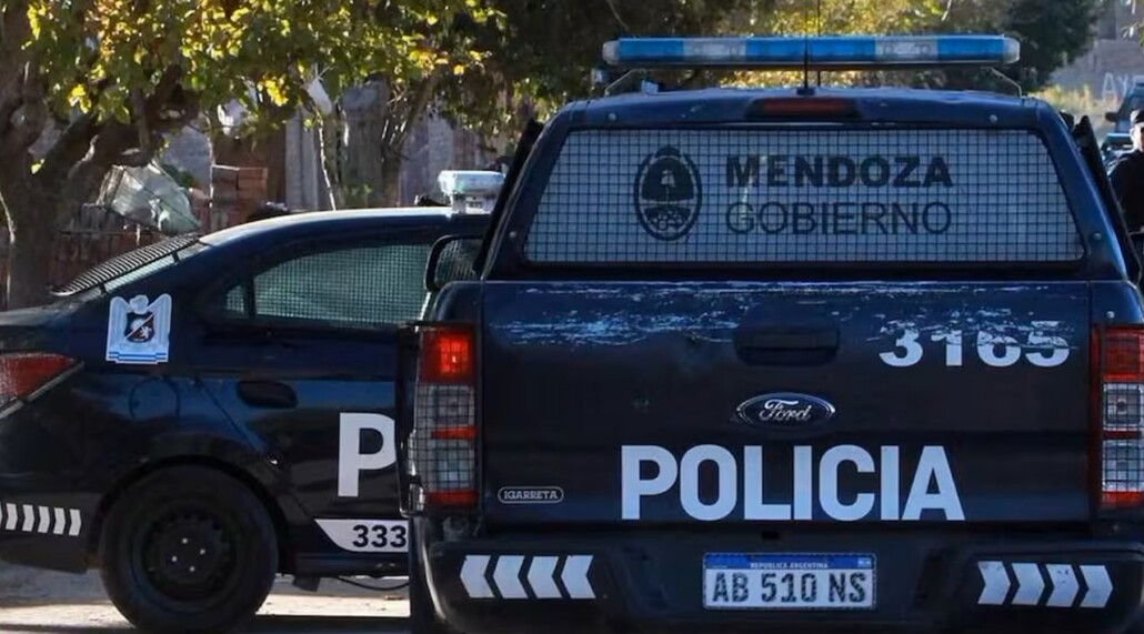 Hermanos de 14 y 16 años asesinan a su padrastro para defender a su madre, quien estaba siendo agredida por él en Argentina.