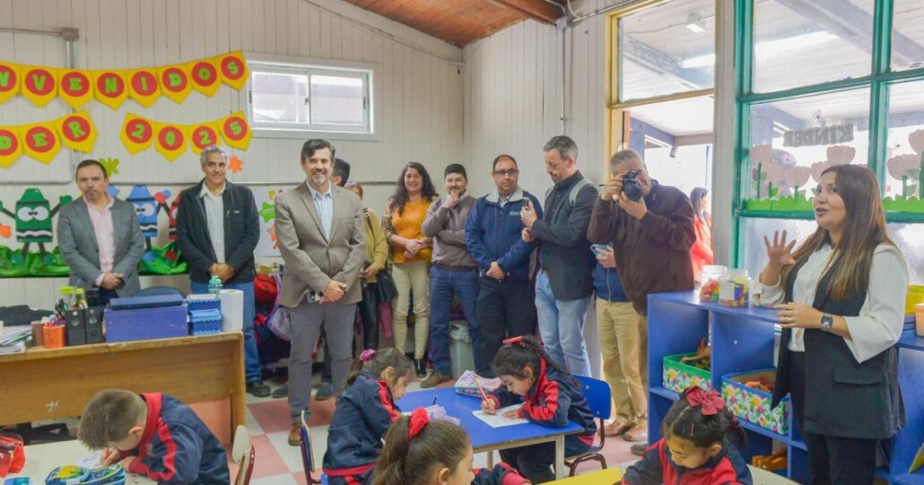 La Escuela Hogar de Charrúa moderniza su sistema eléctrico gracias a una colaboración entre el sector público y privado impulsada por la «Mesa Charruana».