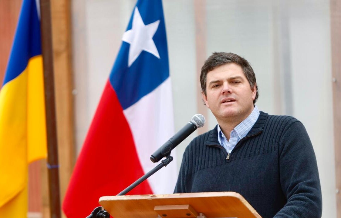 ACHM condena el ataque incendiario contra vehículos municipales en El Monte.