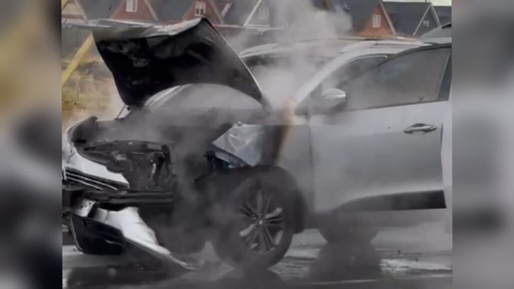 Accidente vehicular y fuego en Los Ángeles provoca una persona herida.