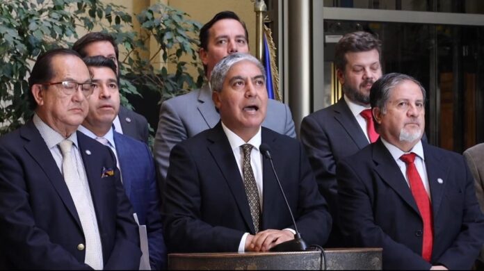 Nueva acusación constitucional: La oposición anuncia un libelo contra el Delegado Presidencial de la Región Metropolitana.