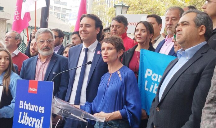 El primero en renunciar: Vlado Mirosevic retira su candidatura a La Moneda en apoyo a C. Tohá.