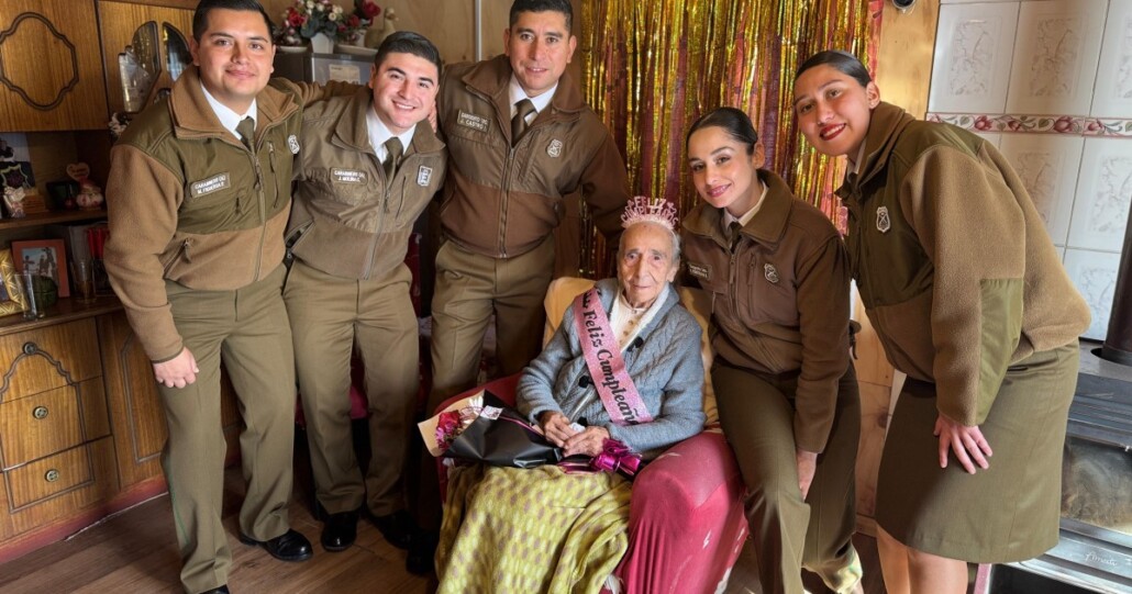 Doble celebración emotiva en Nacimiento: Doña Fresia Araneda cumple 100 años junto a Carabineros.