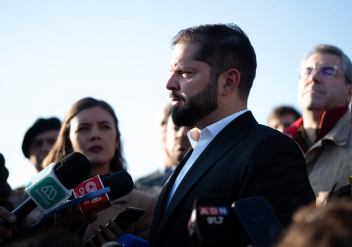 Boric en India: Trump parece querer asumir el papel de un nuevo emperador.