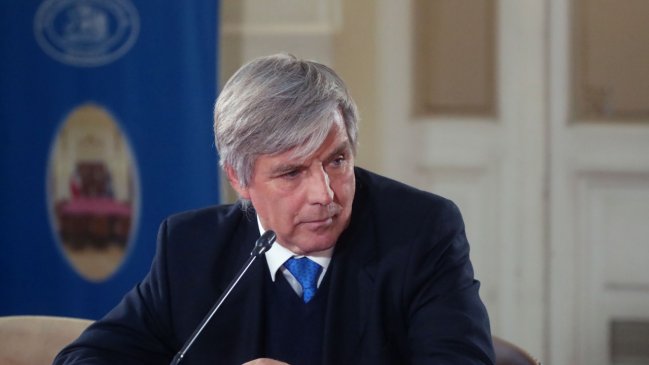 Harold Mayne-Nicholls comienza la recolección de firmas para su candidatura a la presidencia.