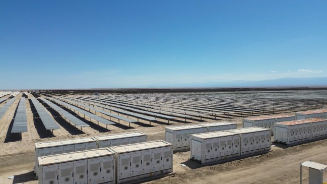Antofagasta: Chile abre la mayor planta solar con baterías de Latinoamérica.