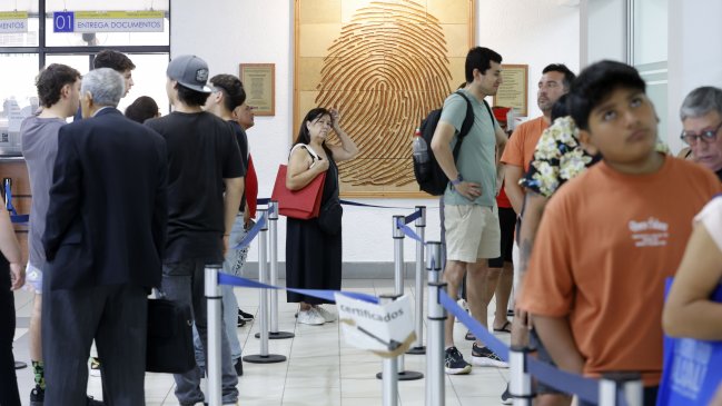 Demócratas promueven iniciativa para aumentar los requisitos para obtener la nacionalidad chilena.