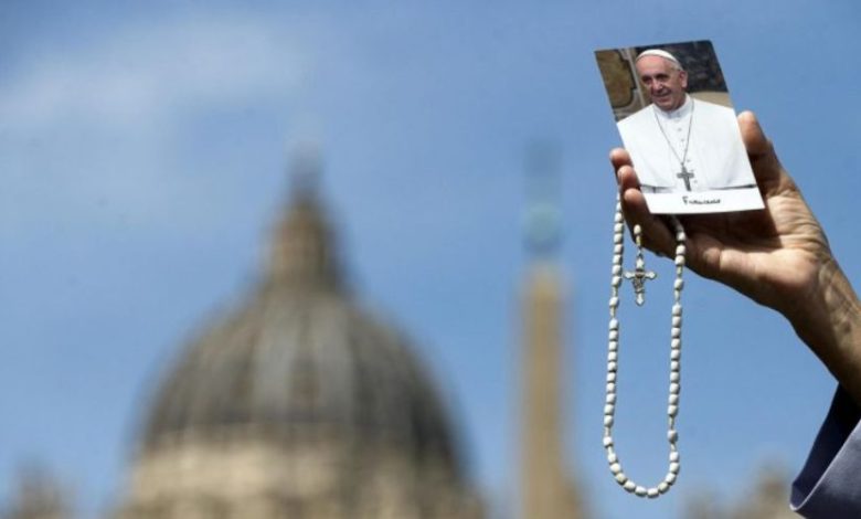 Cardenal Chomalí convoca una misa en la Catedral de Santiago tras el fallecimiento del papa Francisco.