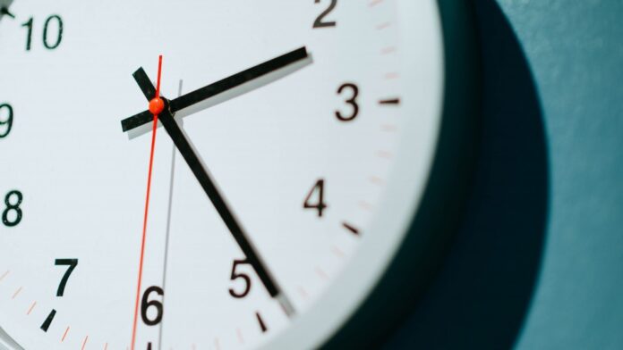 Este sábado se realiza el nuevo cambio de hora en Chile.