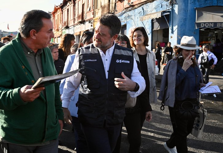 Autoridades realizan un recorrido por La Chimba como parte de Santiago 2050.