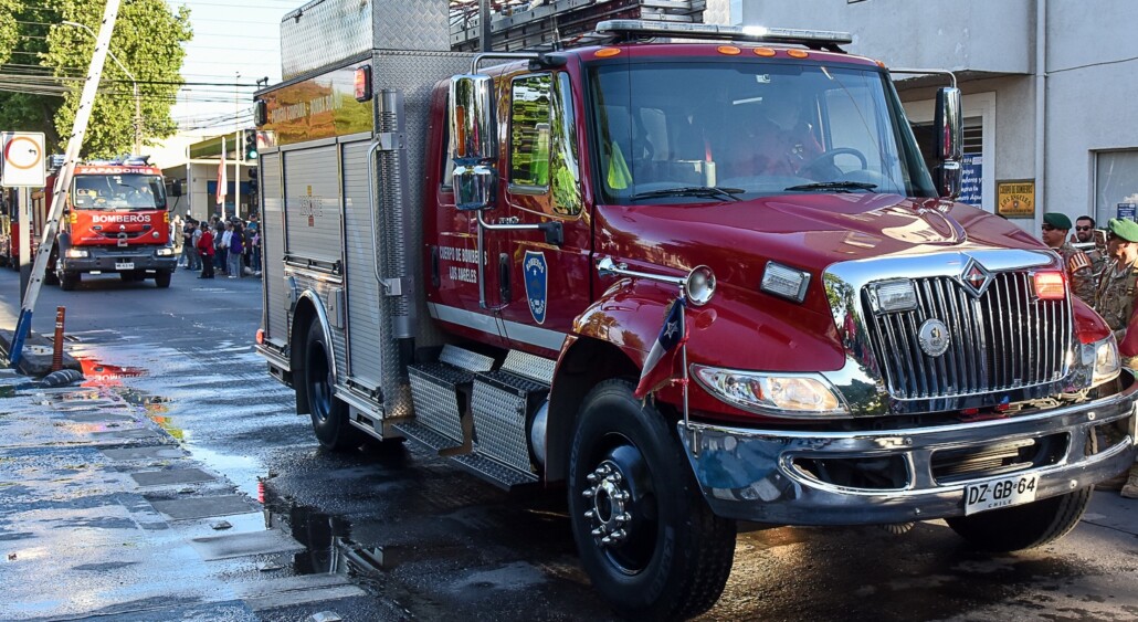 Peatón gravemente herido al ser atropellado por un vehículo en Los Ángeles.