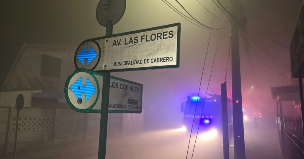 Bombera sufre una caída grave durante la lucha contra un incendio en Cabrero.