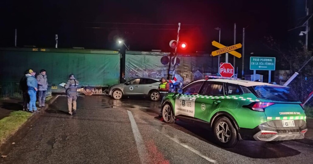 Un tren de carga colisionó con un vehículo municipal en Monte Águila, Cabrero.