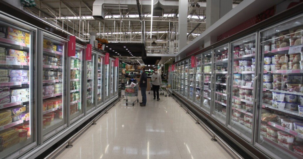 Famosa cadena de supermercados en Biobío y Chile prevé aumentos por conflicto comercial.