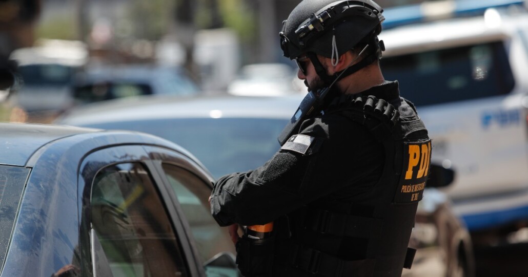 Una funcionaria de la PDI es víctima del robo de su placa y arma de servicio en una tienda comercial de Temuco.