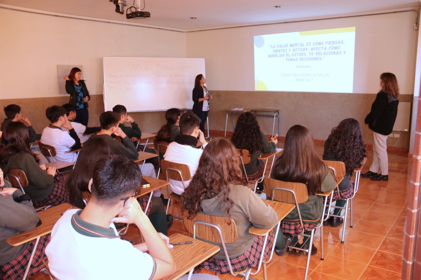 Hospital Roberto del Río promueve la salud mental en las escuelas.