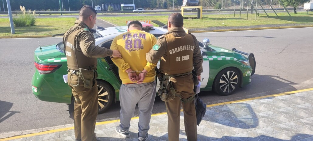 Detienen a un sujeto que amenazó con matar a su pareja en un sector turístico de Cabrero, donde se le incautó armamento de fuego.