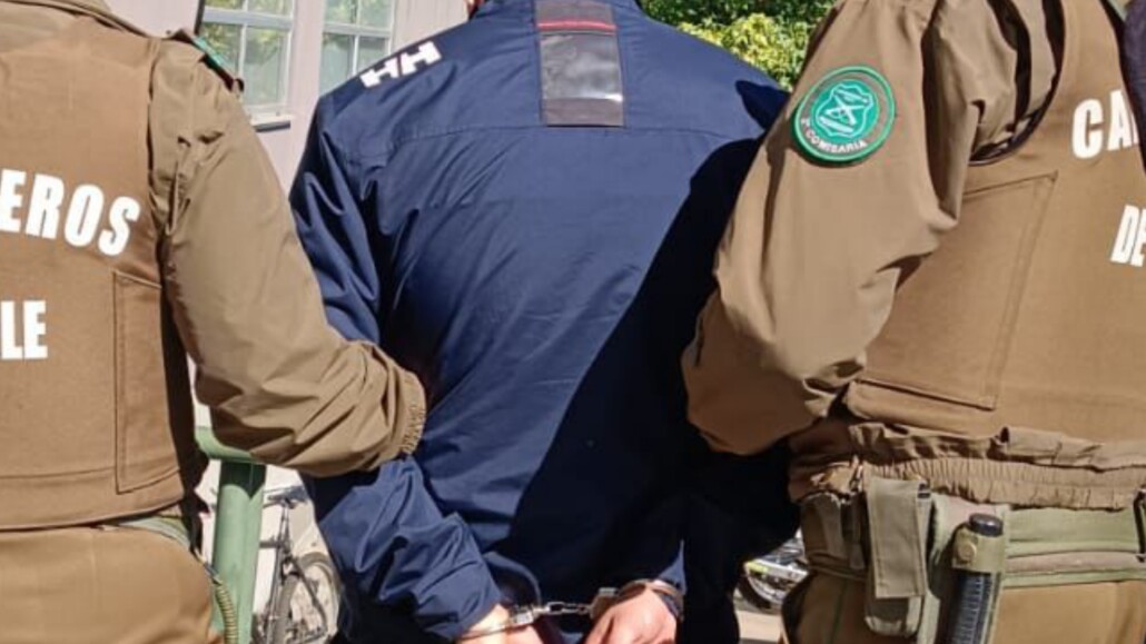 Detenido por robo en una vivienda de Los Ángeles, sujeto con más de 40 arrestos previos.