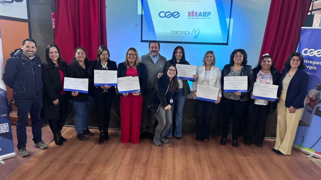 CGE impulsa la inclusión de mujeres en el sector eléctrico mediante la certificación de instaladoras.