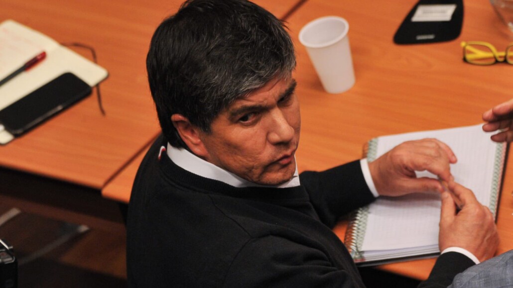 Licencia médica solicitada por Manuel Monsalve para su hija fue otorgada en Los Ángeles.