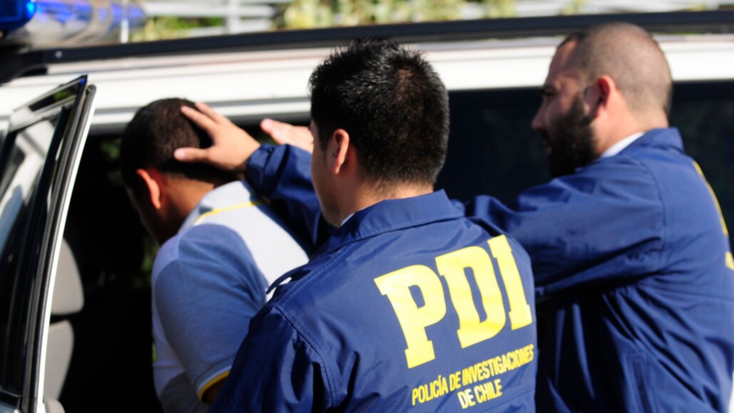 Más de 1000 dosis de droga confiscadas y dos arrestos durante un allanamiento en Nacimiento.