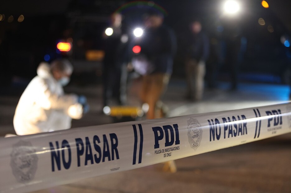 Fallece un menor apuñalado en una violenta pelea en Plaza de Armas de Melipilla.