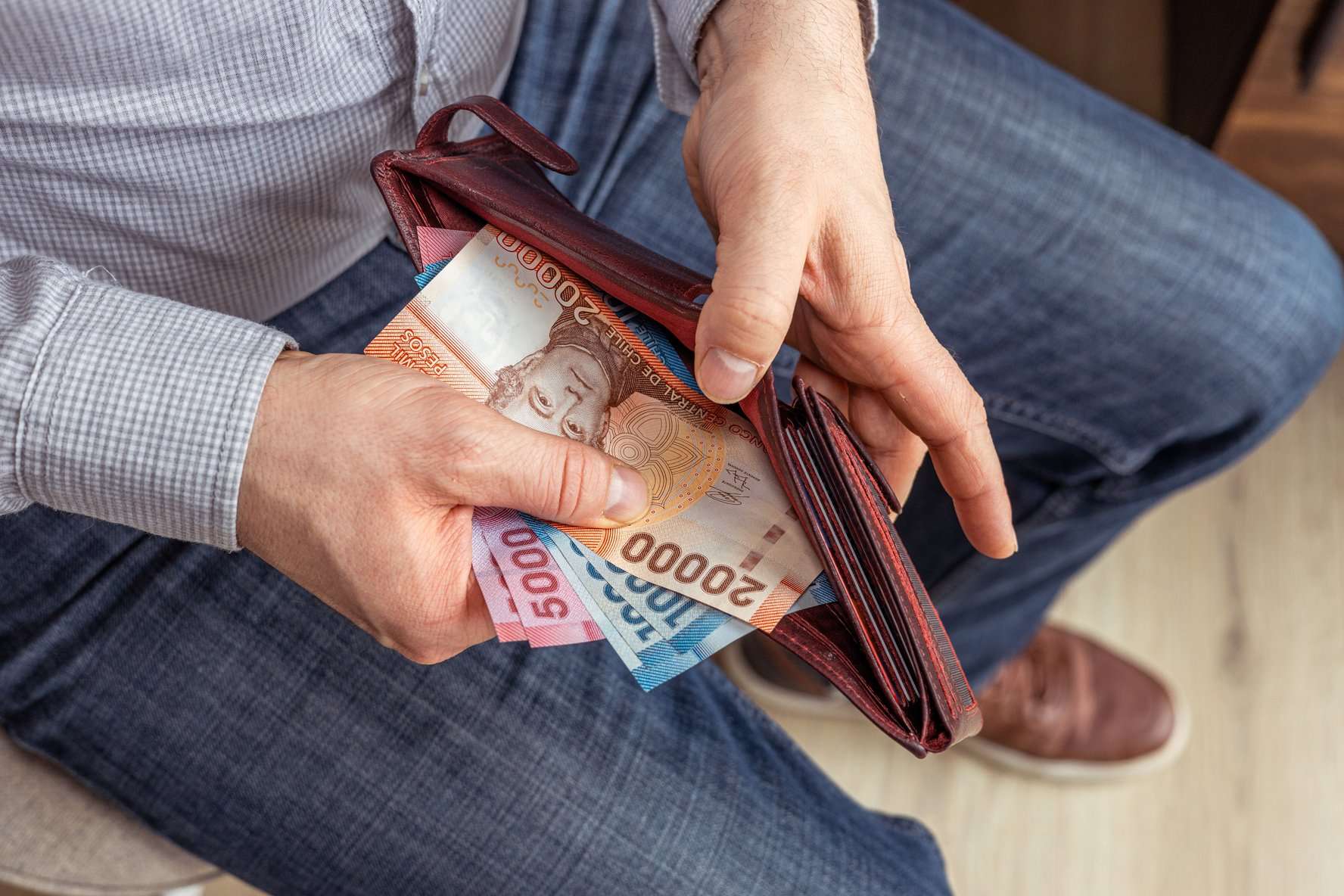 Nueva estrategia para el “sueldo de Chile”, por María José Drouilly.