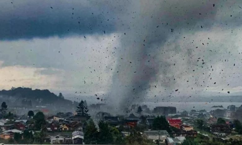 Mantienen alerta meteorológica por posibles tornados y trombas marinas en La Araucanía y Los Lagos.