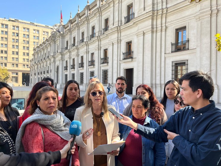 Comités de vivienda y la diputada Gazmuri exigen al Gobierno soluciones habitacionales.