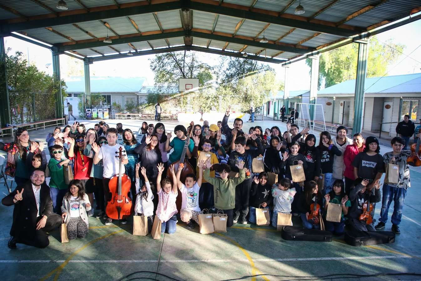 La Orquesta Sinfónica Infantil de Tiltil recibió una donación a través de un convenio.