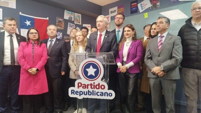 Expectación en la Derecha ante el “empate” entre las candidaturas presidenciales de Matthei y Kast.