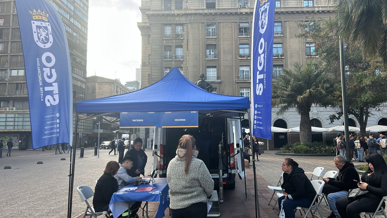 Este fin de semana, la Estación de Metro Universidad de Chile y Plaza de Armas servirán como puntos de vacunación.