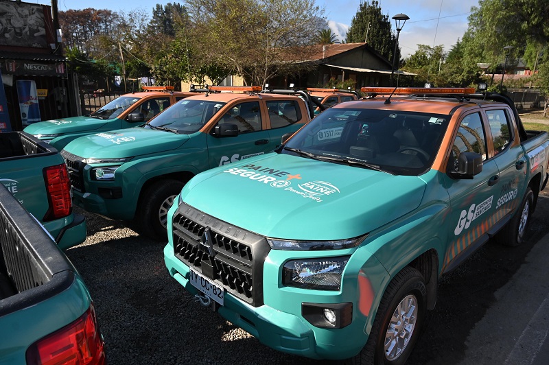 Paine incorpora 8 camionetas 4×4 para mejorar la seguridad e inaugura la renovada calle Águila Norte.