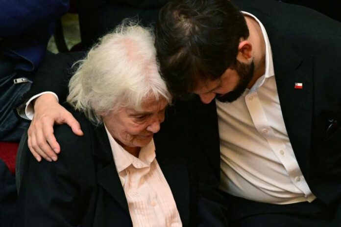 El presidente Boric llega a Montevideo para asistir al velorio de “Pepe” Mujica.