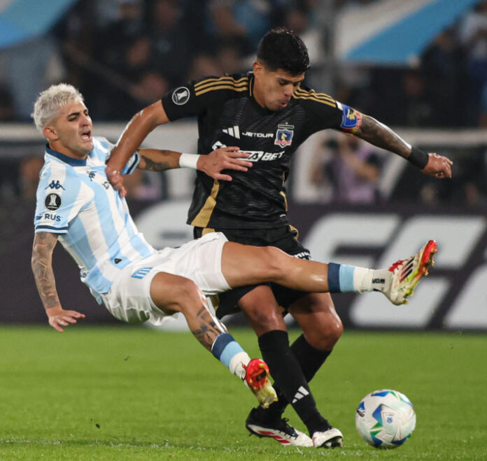Colo Colo recibe una goleada de Racing y queda eliminado de la Copa Libertadores.