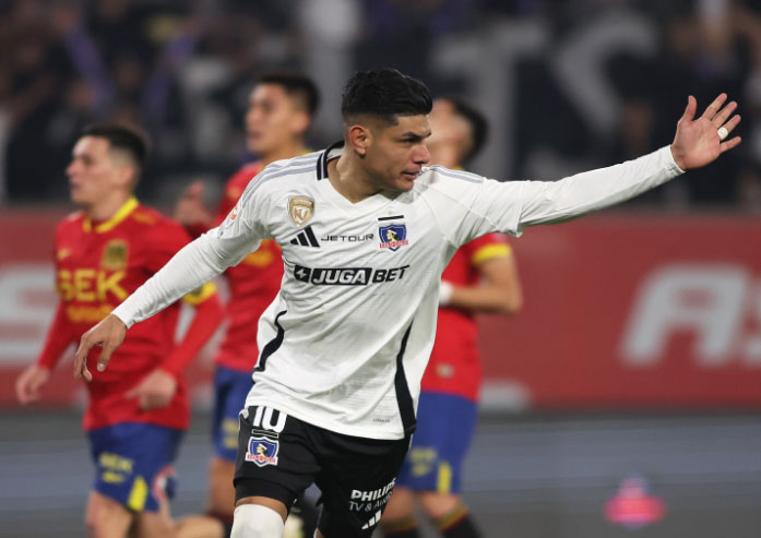 Colo Colo celebró con una contundente victoria frente a Unión Española en el Monumental.