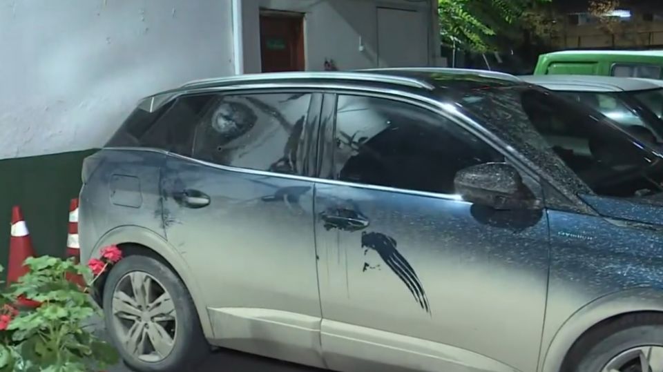 Santiago: turista argentino se libera de una trampa mediante una arriesgada maniobra en el tráfico.