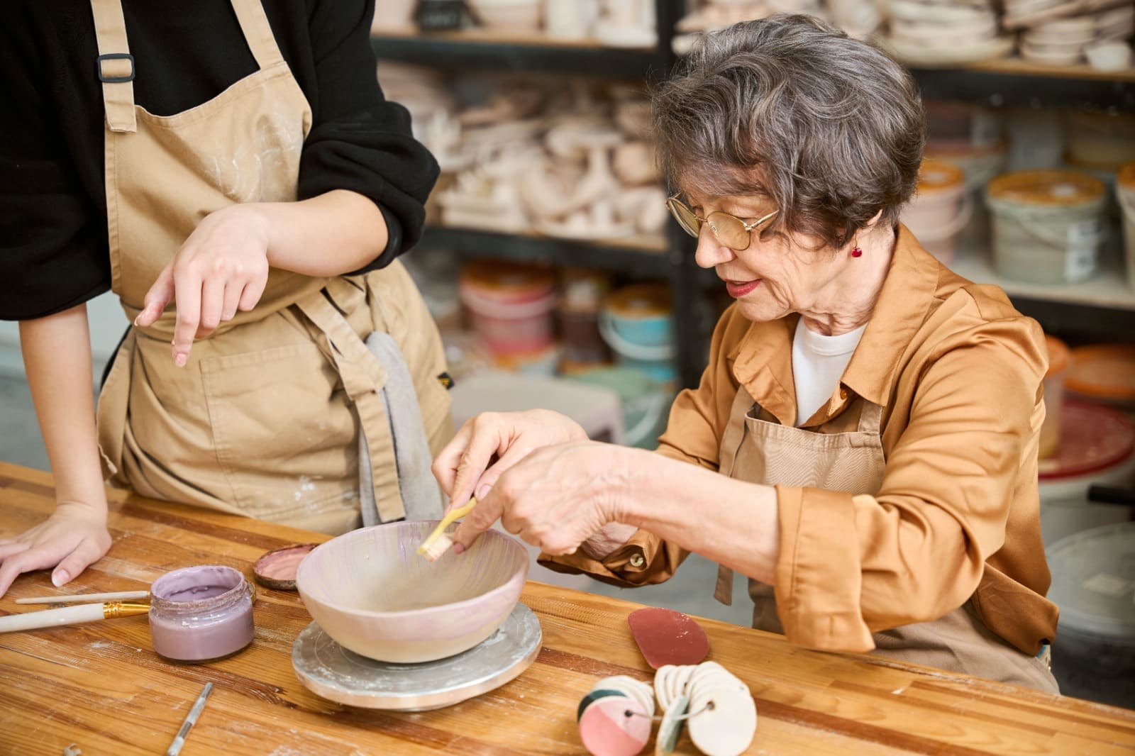 La ergoterapia en personas mayores fomenta su salud y bienestar.