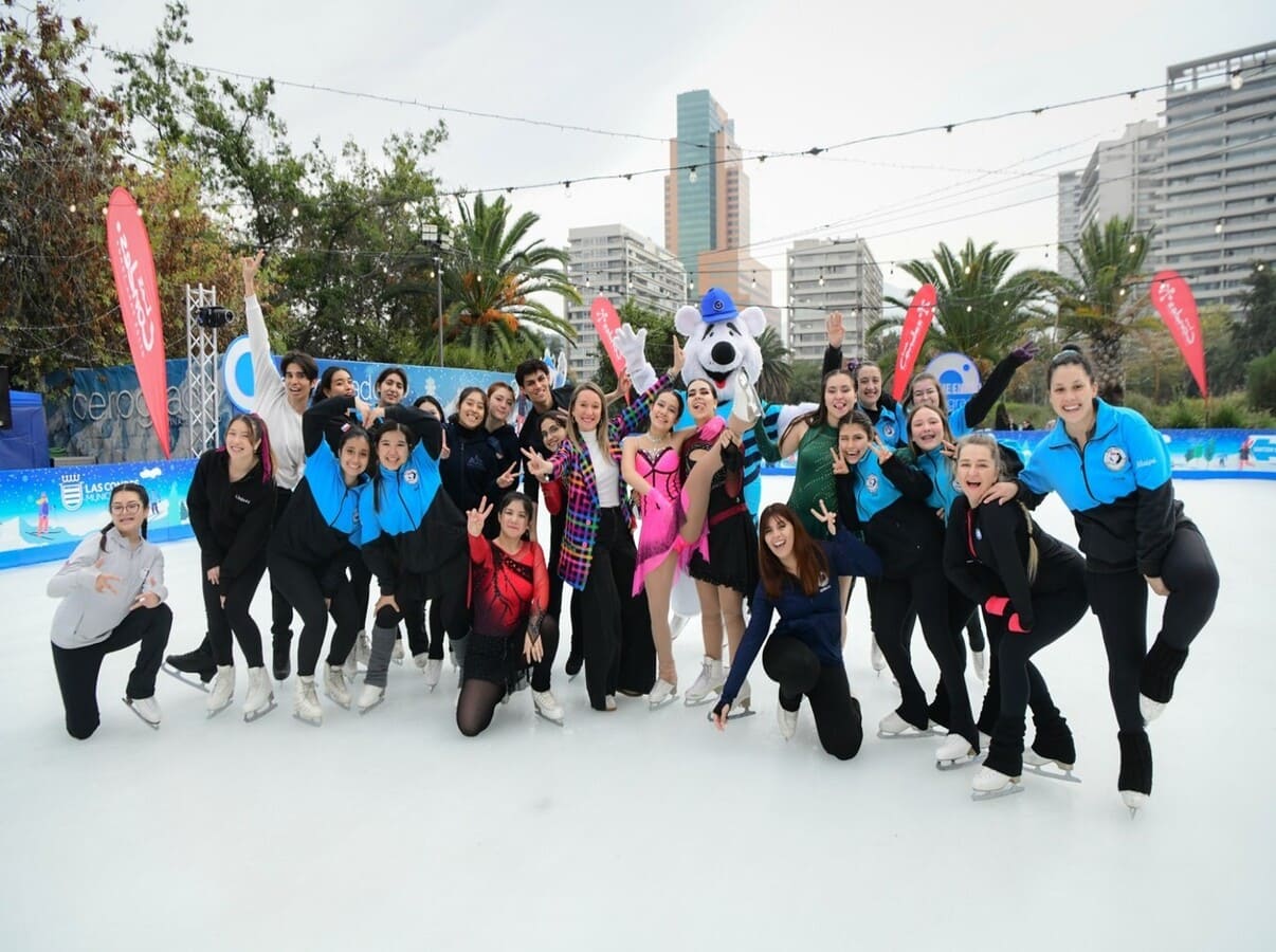 Pista de hielo en Parque Araucano da inicio a la temporada en Las Condes.