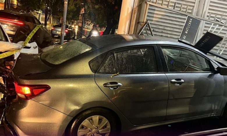 Santiago: capturan a tres individuos tras una persecución y colisión con una sucursal bancaria.