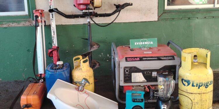 Tres detenidos por robo de especies en domicilios de Litueche.